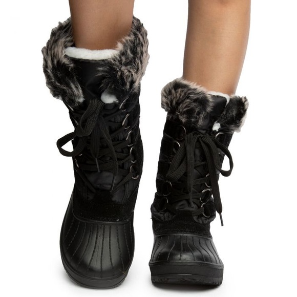 Charlotte Russe Quilted Furry Top Duck Boots - Picture 15 of 15